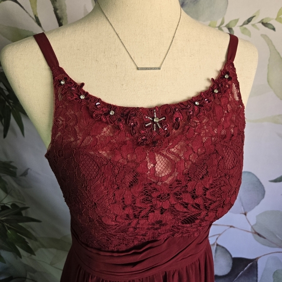 STAR BOX | Lace Up Formal Gown in Burgandy sz M - Picture 6 of 11